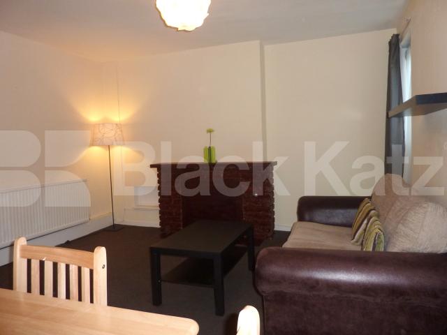 			LARGE 3/4 BED MINUTES TO BAYSWATER! , 3 Bedroom, 1 bath, 1 reception Flat			 Harrow Road , ROYAL OAK / LITTLE VENICE